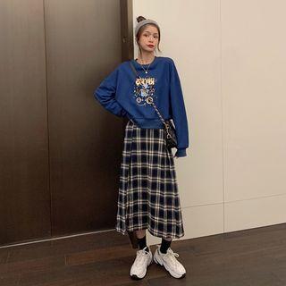 Graphic Print Sweatshirt / Plaid Midi A-line Skirt