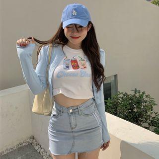 Print T-shirt / Cardigan / Denim Skirt