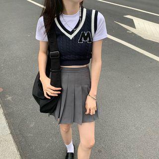 Short-sleeve T-shirt / Lettering Sweater Vest / Pleated Mini A-line Skirt