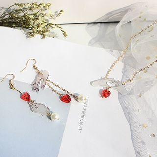 Non-matching Faux Pearl Heart Hand Gesture Dangle Earring