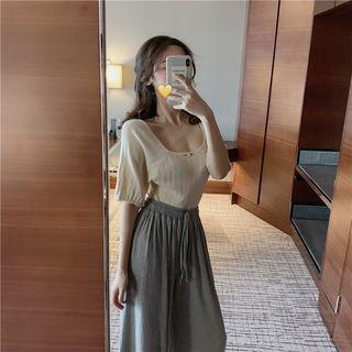 Square-neck T-shirt / Wide-leg Pants