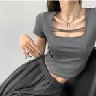 Round-hem Slim-fit Crop T-shirt