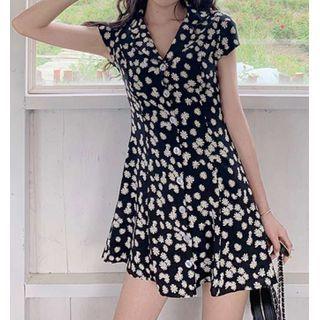 Short-sleeve V-neck Daisy Pattern Print Mini A-line Dress