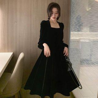 Long-sleeve Square-neck Plain Gold Velvet Dress