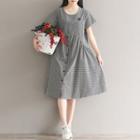 Short-sleeve Midi A-line Plaid Dress
