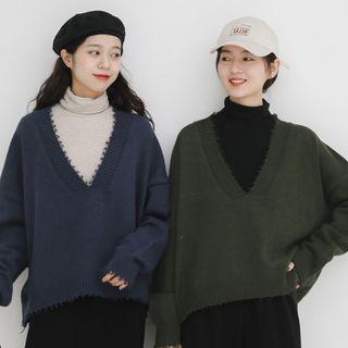 Long-sleeve Turtleneck Top / V-neck Sweater