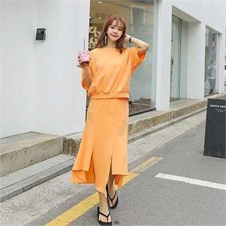 Set: 3/4-sleeve Sweatshirt + Asymmetric-flared Midi Skirt
