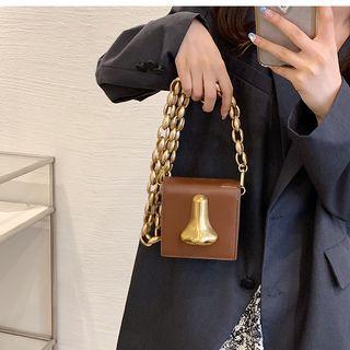 Metal Nose Design Chain Crossbody Bag