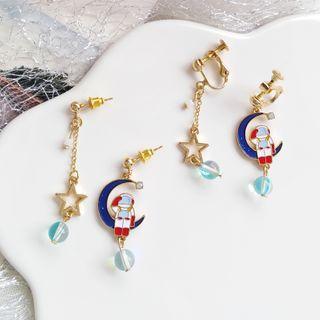 Asymmetrical Astronaut Moon Star Drop Earring