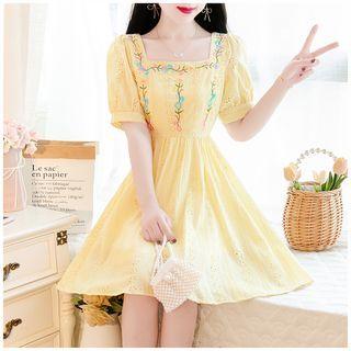 Short-sleeve Floral Embroidered A-line Eyelet Lace Dress