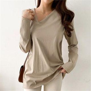 Asymmetric-neckline T-shirt
