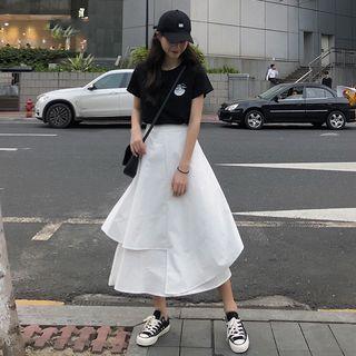 Printed T-shirt / High-waist A-line Skirt