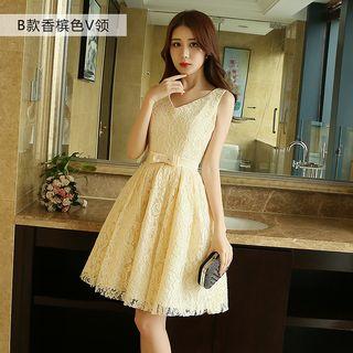 Lace V-neck Sleeveless Bridesmaid Dress