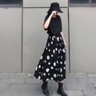 Elbow-sleeve T-shirt / Dotted Midi Skirt
