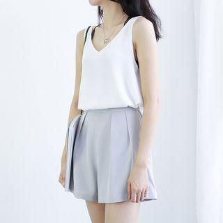 Sleeveless Plain Top / Wide-leg Shorts