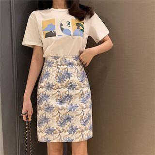 Short Sleeve Printed T-shirt / Floral Mini A-line Skirt