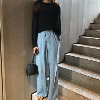 Long-sleeve T-shirt / Wide-leg Jeans