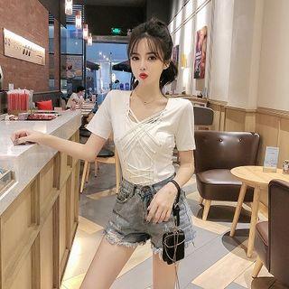 Strappy Short-sleeve T-shirt / Washed Ripped Denim Hot Pants