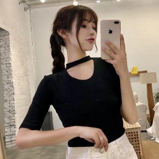 Short-sleeve Choker-neck T-shirt Black - One Size