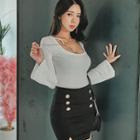 Choker Scoop-neck Chain-detail T-shirt