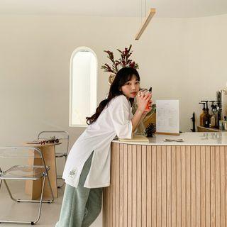 Letter-patched Slit-side Oversized T-shirt