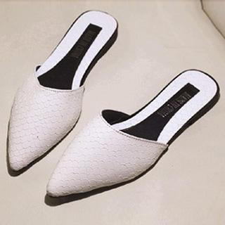 Pointy-toe Mules