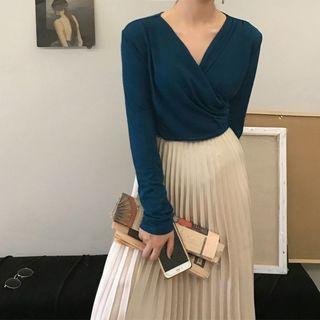 Long-sleeve V-neck Crisscross Top