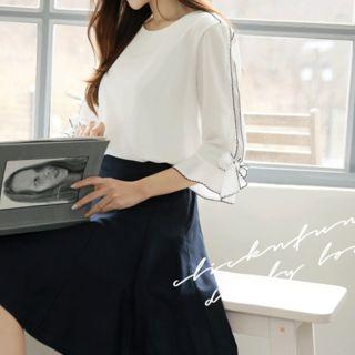 Beribboned Contrast-trim Crepe Blouse