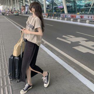 Printed Loose T-shirt / Side-slit Midi Skirt