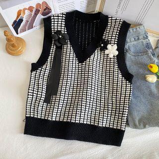 Flower-accent Check Knit Vest Black - One Size