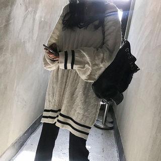 Contrast V-neck Oversized Cable-knit Sweater