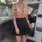 Short-sleeve Ruffle Trim Pattern Blouse / Pleated Skirt