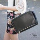 Zipper-trim Shoulder Bag