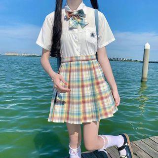 Short-sleeve Shirt / Plaid Pleated Skirt / Set