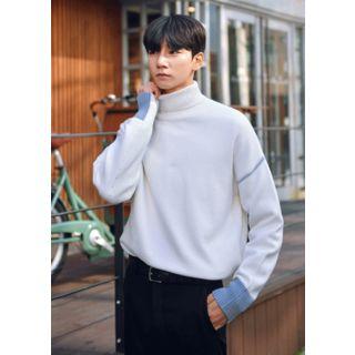 Contrast-trim Turtle-neck Sweater