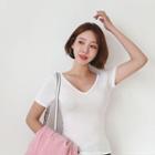 Short-sleeve V-neck Slim-fit T-shirt
