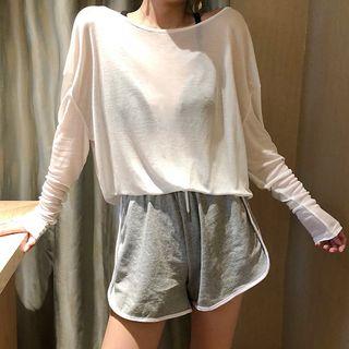 Long-sleeve Twisted Open Back T-shirt / Piped Sweatshorts