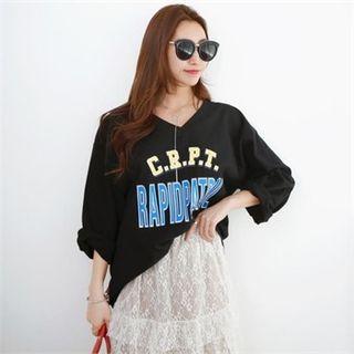 V-neck Lettering Loose-fit T-shirt