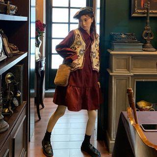 Shirtdress / Floral Embroidered Buttoned Vest