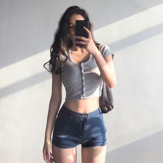 Button-down U-neck Crop T-shirt