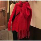Loose-fit Cable Sweater / Fringed Knit Scarf