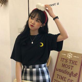 Elbow-sleeve Crescent Embroidered T-shirt