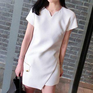 Set: Side-slit Short-sleeve T-shirt + Shorts