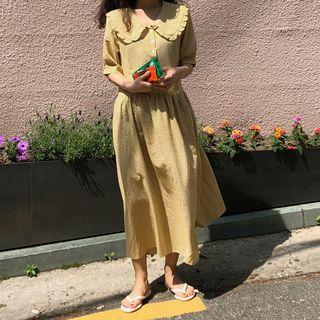 Plaid Short-sleeve Collared A-line Midi Dress