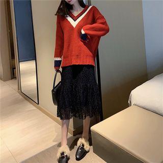 Color-block V-neck Loose-fit Sweater / Lace Skirt