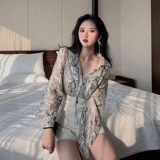 Snake Print Blouse / Lace Up High-waist Shorts