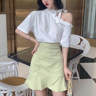 Frilled Off-shoulder Short-sleeve Blouse / Plain Skirt