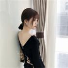 Open-back Slim-fit V-neck Knit Top