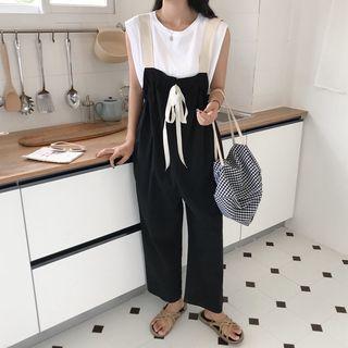 Sleeveless T-shirt / Wide-strap Jumper Pants
