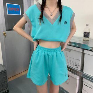 Sleeveless V-neck Top / High-waist Shorts